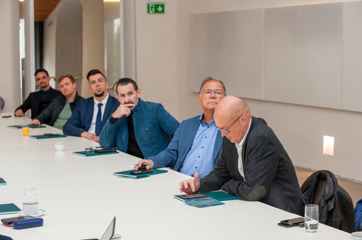 Foto aus Dialog zwischen Finanzwelt und Werten