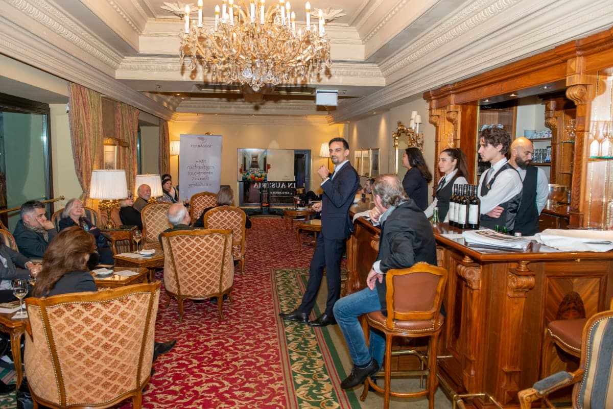 Gäste beim Charity-Advent-Event im Grand Hotel Wien