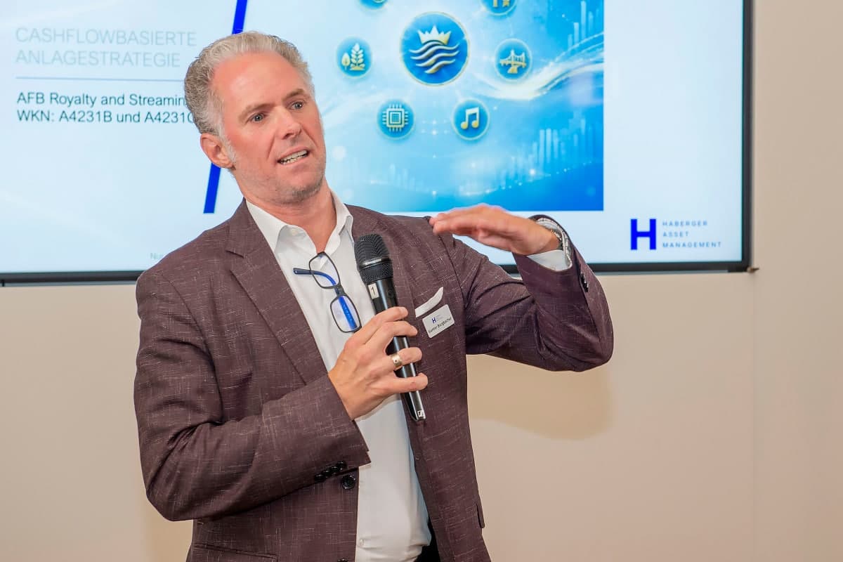 Gunter Burgbacher erklärt Beteiligungs- und Holdingmodelle