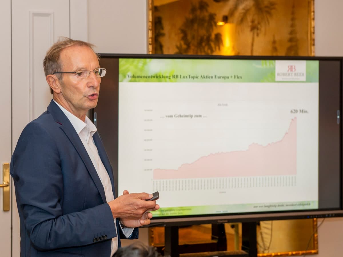 Robert Beer erläutert die LuxTopic Strategien