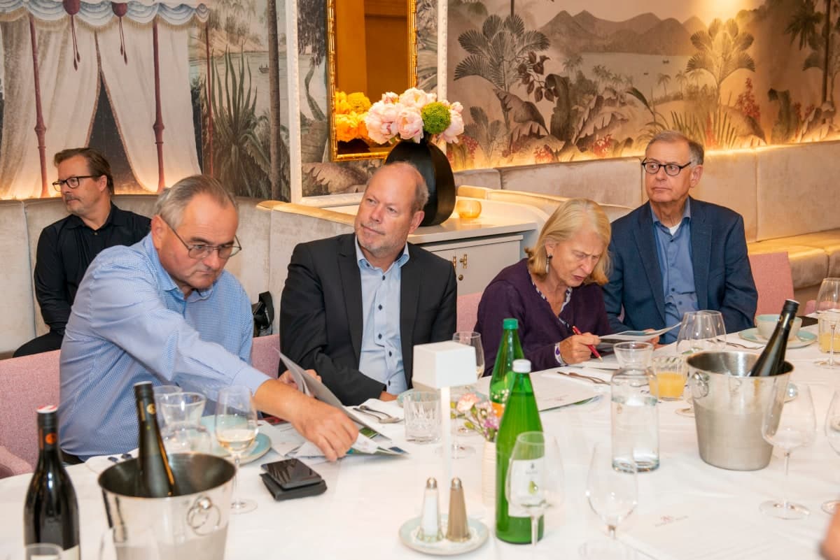 Gespräche an der gemeinsamen Tafel